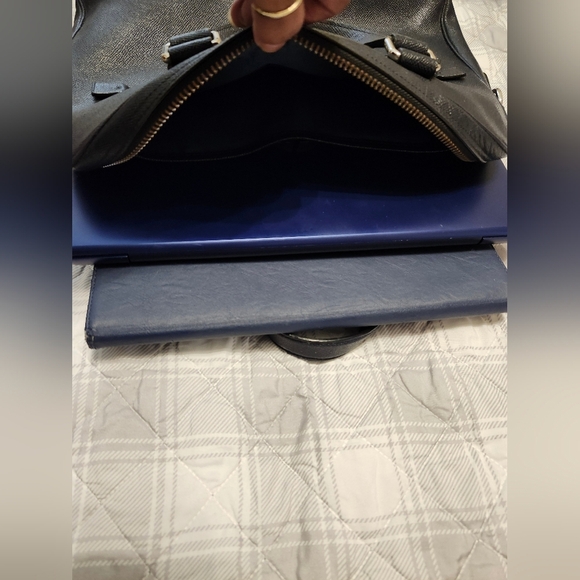 COACH Leather Navy Kennedy Briefcase Used Conditiom. No shoulder strap,corners - Picture 10 of 11